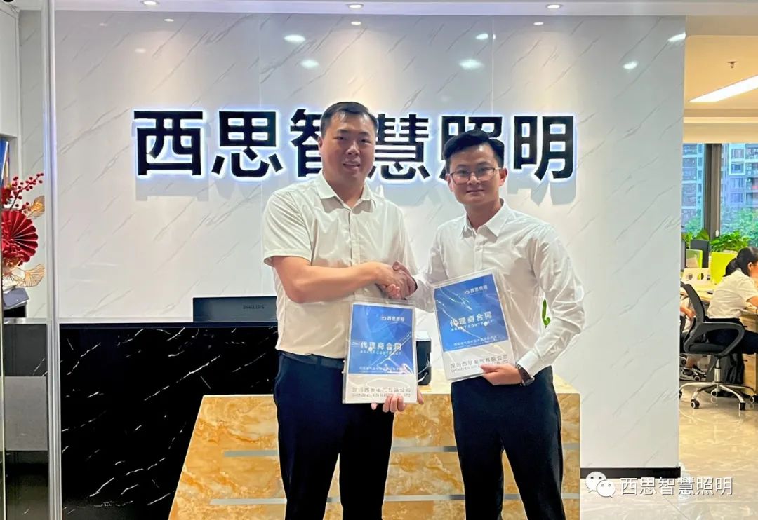 热烈祝贺越南LUXHOUSE贵宾杨总，，，，，，，成功签约成为Ag亚洲集团照明越南区域总代理！